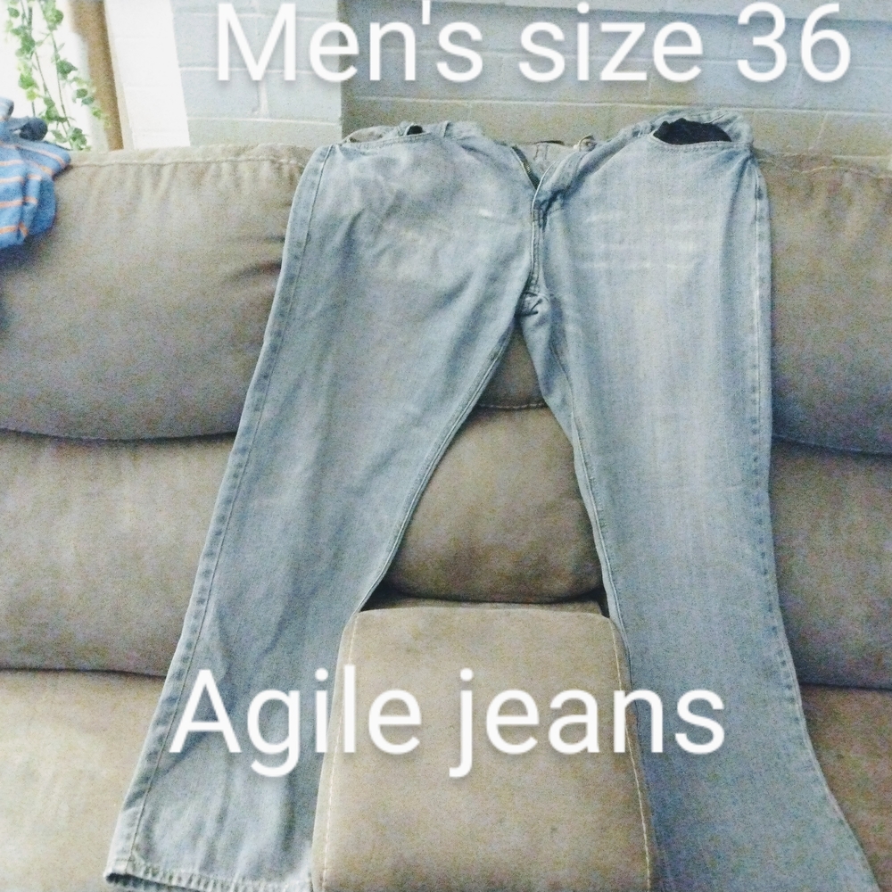 Blue Relaxed Jeans with Versatile Style